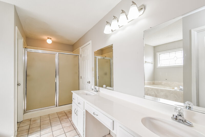 2,000/Mo, 7143 Emily Ln Olive Branch, MS 38654 Main Bathroom View 2