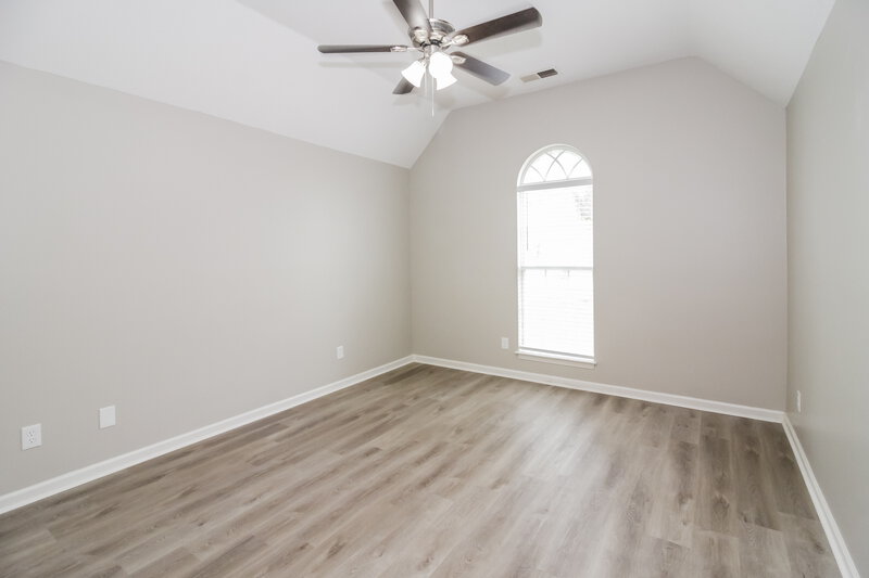 1,745/Mo, 100 Garden View Dr Oakland, TN 38060 Main Bedroom View