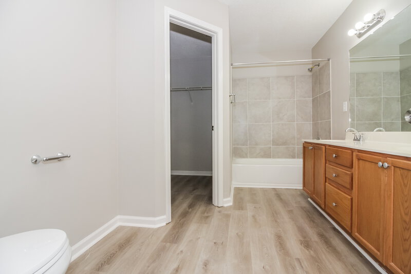 1,745/Mo, 100 Garden View Dr Oakland, TN 38060 Main Bathroom View