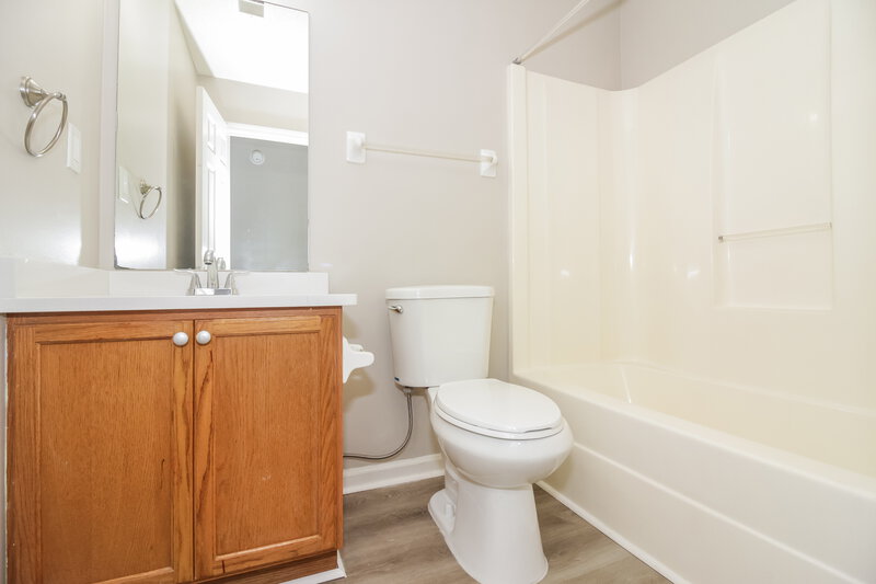 1,745/Mo, 100 Garden View Dr Oakland, TN 38060 Bathroom View