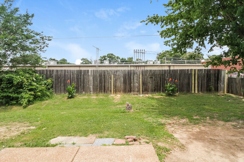1,745/Mo, 100 Garden View Dr Oakland, TN 38060 Backyard View