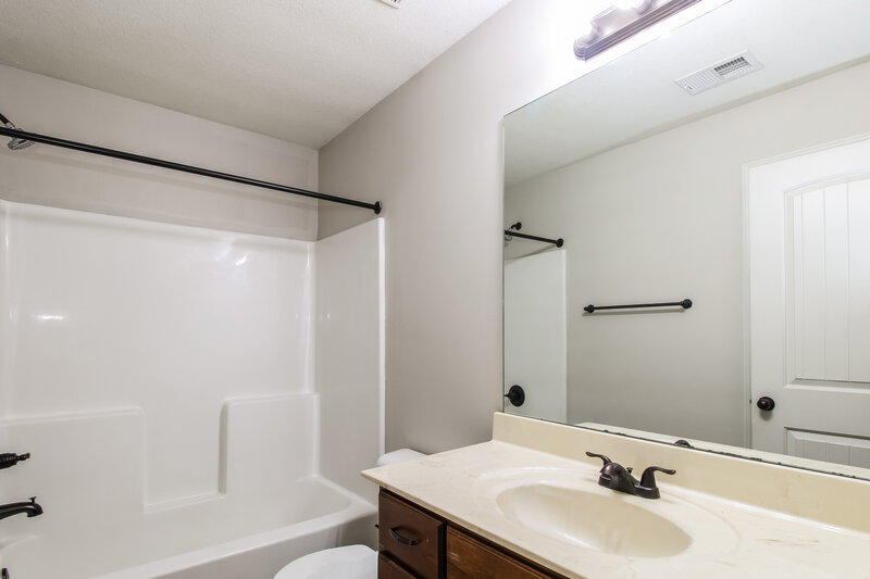 2,470/Mo, 7459 Aylesbury Ln Olive Branch, MS 38654 Bathroom View 2