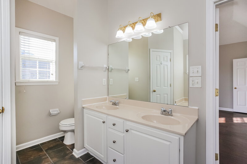 1,875/Mo, 8249 White Wing Ln Arlington, TN 38002 Main Bathroom View