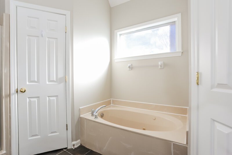 1,875/Mo, 8249 White Wing Ln Arlington, TN 38002 Main Bathroom View 2