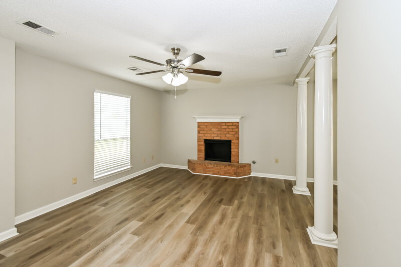 1,610/Mo, 1214 Thames Dr Southaven, MS 38671 Living Room View 2
