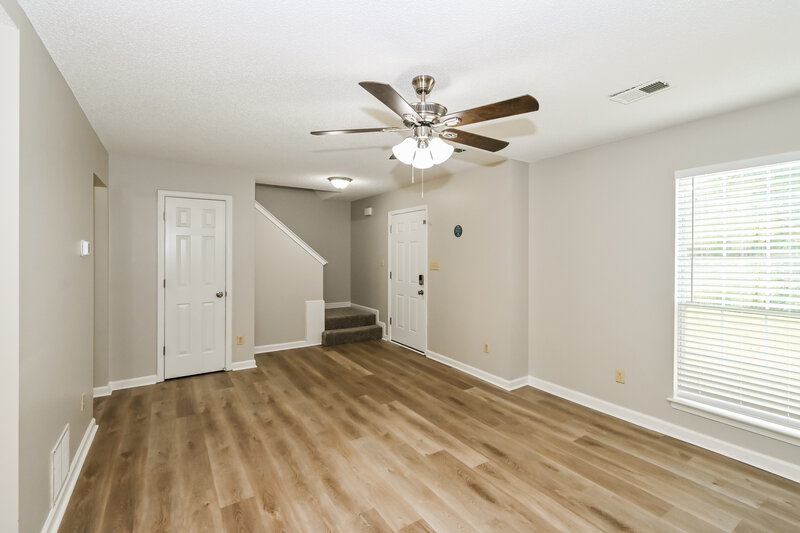 1,610/Mo, 1214 Thames Dr Southaven, MS 38671 Living Room View 3