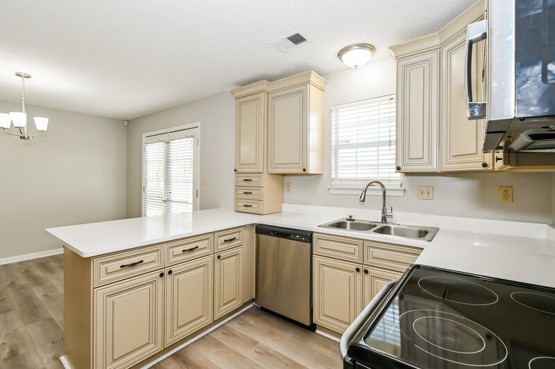1,610/Mo, 1214 Thames Dr Southaven, MS 38671 Kitchen View 2