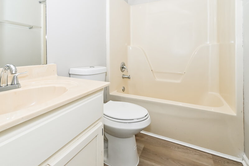 1,610/Mo, 1214 Thames Dr Southaven, MS 38671 Bathroom View