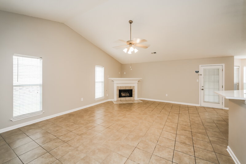 2,570/Mo, 8202 Martin Dr Southaven, MS 38671 Living Room View