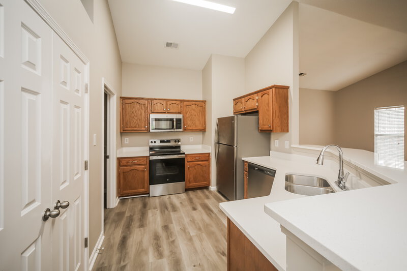 2,570/Mo, 8202 Martin Dr Southaven, MS 38671 Kitchen View