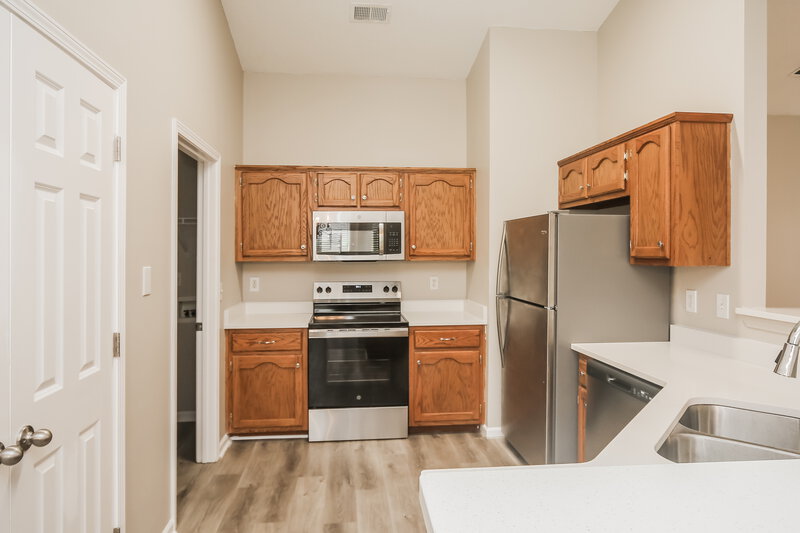 2,570/Mo, 8202 Martin Dr Southaven, MS 38671 Kitchen View 2