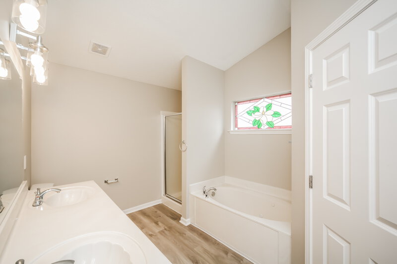 2,570/Mo, 8202 Martin Dr Southaven, MS 38671 Main Bathroom View