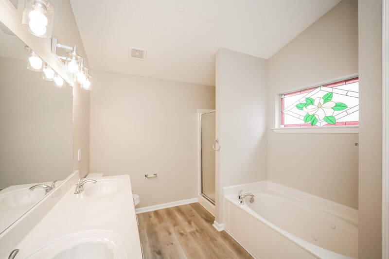 2,570/Mo, 8202 Martin Dr Southaven, MS 38671 Main Bathroom View 2