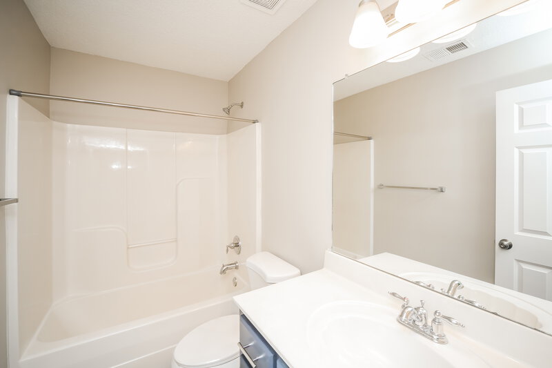2,570/Mo, 8202 Martin Dr Southaven, MS 38671 Bathroom View
