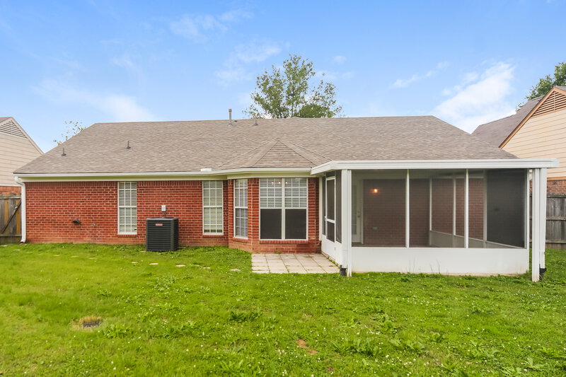 2,570/Mo, 8202 Martin Dr Southaven, MS 38671 Rear View