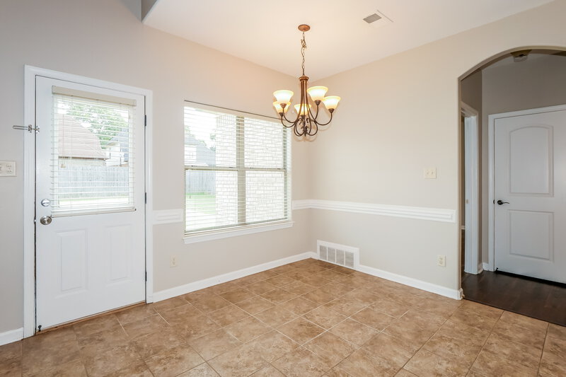 2,195/Mo, 445 Green Willow Cv Oakland, TN 38060 Dining Room View 2