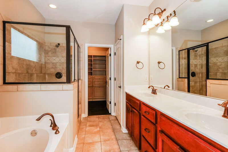 2,195/Mo, 445 Green Willow Cv Oakland, TN 38060 Main Bathroom View