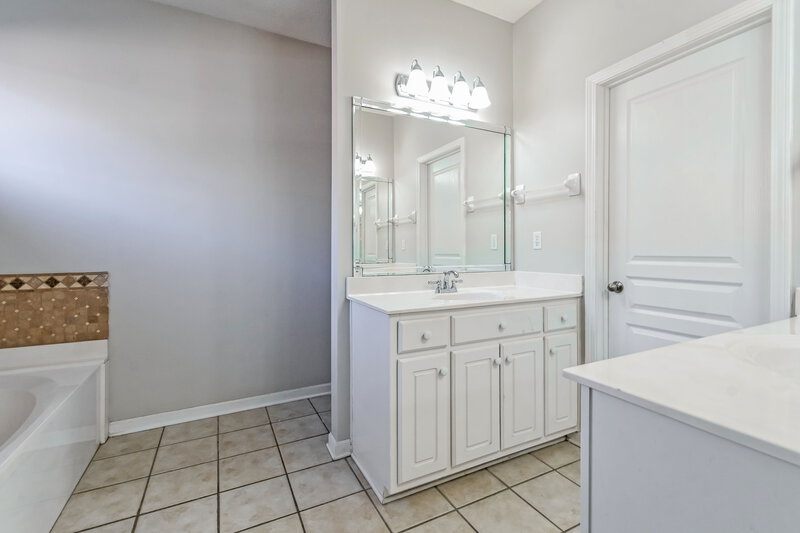 2,245/Mo, 4871 Stone Park Blvd Olive Branch, MS 38654 Main Bathroom View