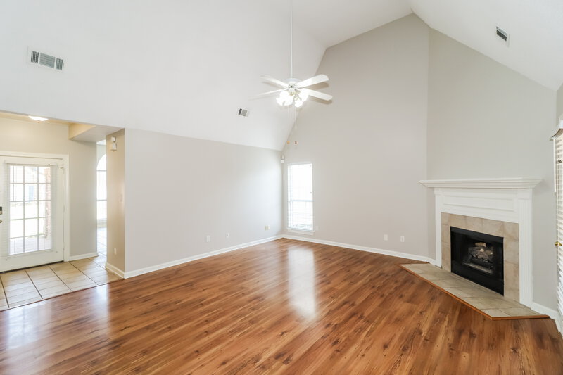 1,875/Mo, 9441 Club Walk Ct Lakeland, TN 38002 Living Room View 2