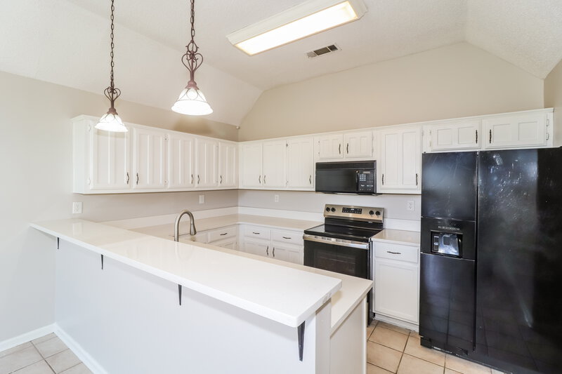 1,875/Mo, 9441 Club Walk Ct Lakeland, TN 38002 Kitchen View 2