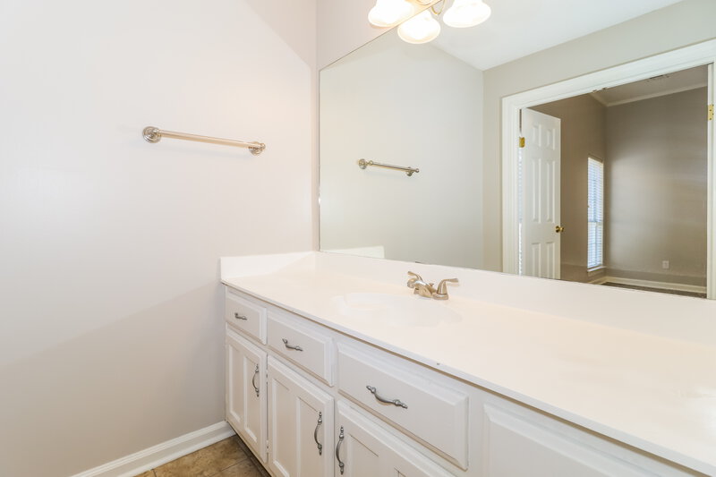 1,875/Mo, 9441 Club Walk Ct Lakeland, TN 38002 Main Bathroom View