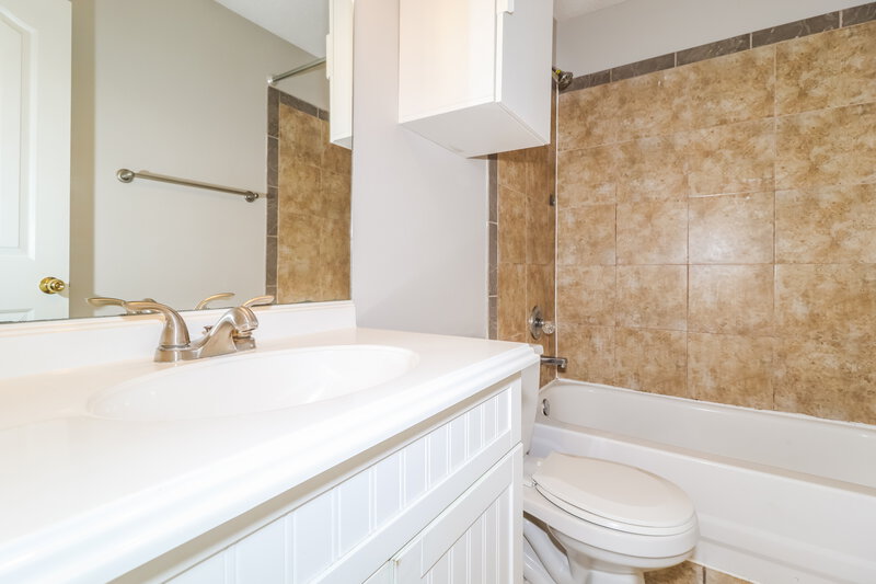 1,875/Mo, 9441 Club Walk Ct Lakeland, TN 38002 Bathroom View