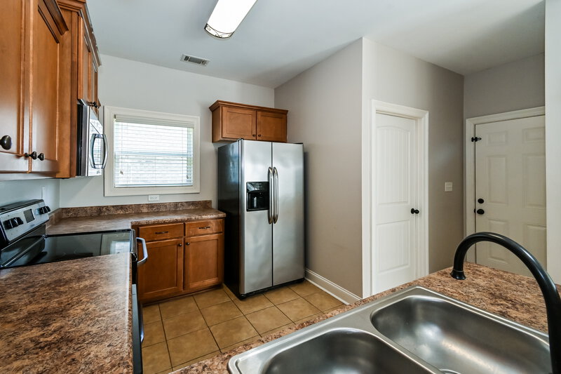 1,790/Mo, 3024 Magnolia Dr Hernando, MS 38632 Kitchen View 2