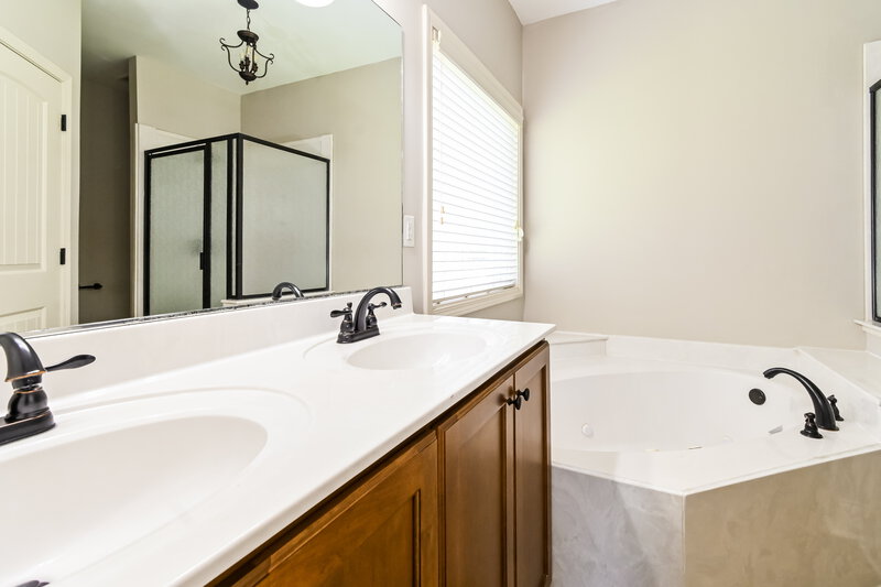 1,790/Mo, 3024 Magnolia Dr Hernando, MS 38632 Main Bathroom View