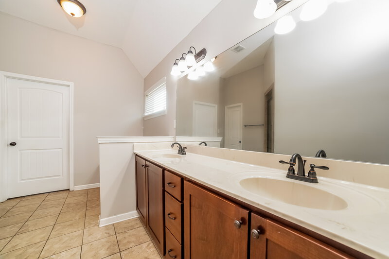 2,620/Mo, 4721 Shinault Ln Olive Branch, MS 38654 Main Bathroom View