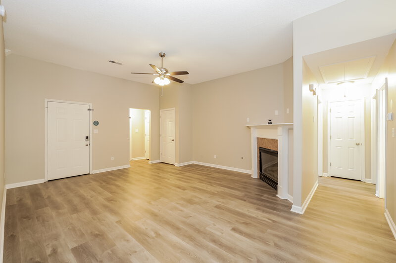 1,810/Mo, 7860 Idlebrook Cv Southaven, MS 38671 Living Room View 2