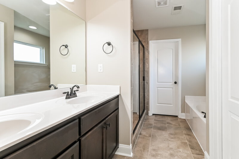 2,590/Mo, 3677 Dorrie Cir Southaven, MS 38672 Main Bathroom View