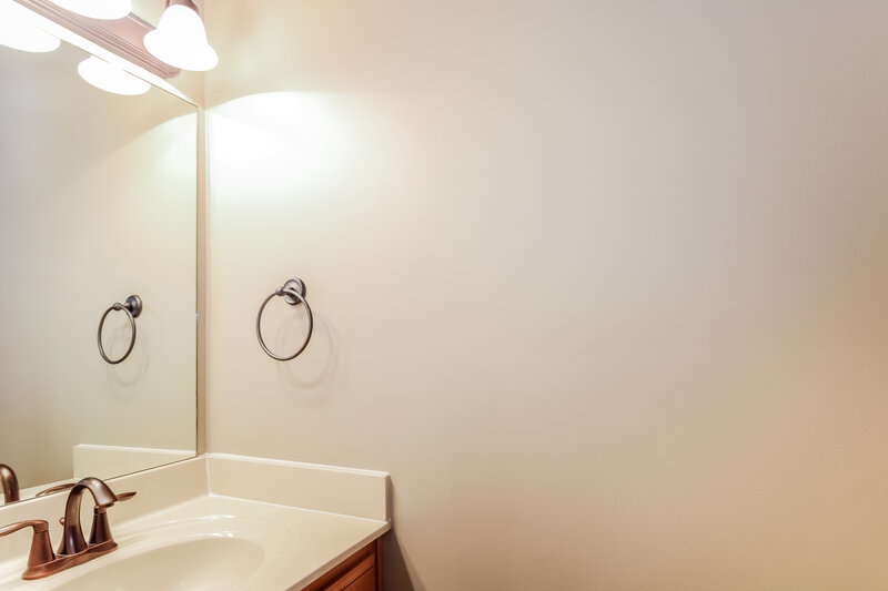 2,215/Mo, 245 Birch Springs Cv Oakland, TN 38060 Bathroom View