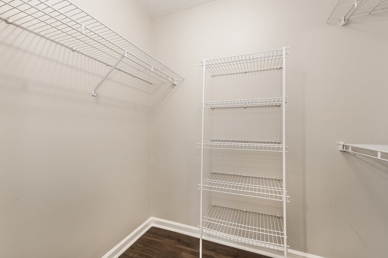 1,680/Mo, 9746 Dogwood Mnr N Olive Branch, MS 38654 Walk In Closet View