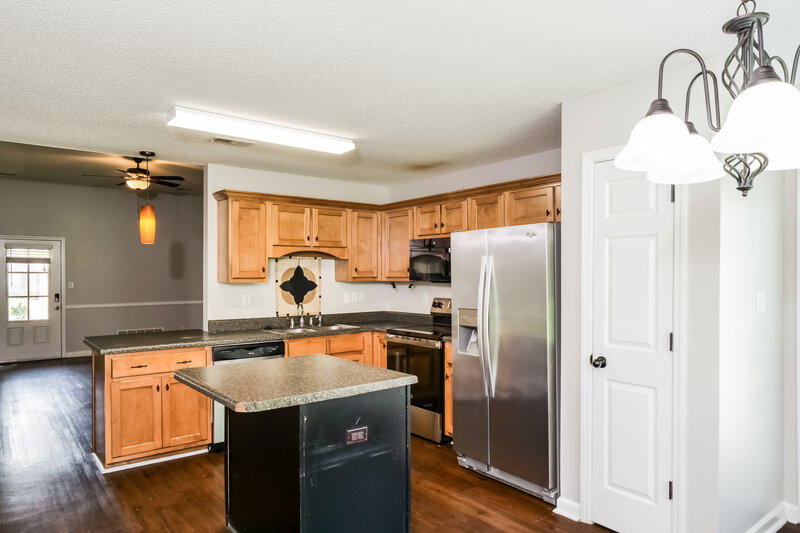 2,195/Mo, 4234 Markston Dr Southaven, MS 38672 Kitchen View 2