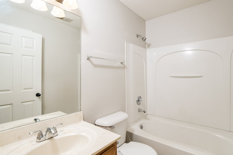 2,195/Mo, 4234 Markston Dr Southaven, MS 38672 Bathroom View 2