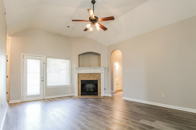 1,885/Mo, 225 Birch Springs Cv Oakland, TN 38060 Living Room View