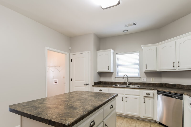 1,885/Mo, 225 Birch Springs Cv Oakland, TN 38060 Kitchen View 2