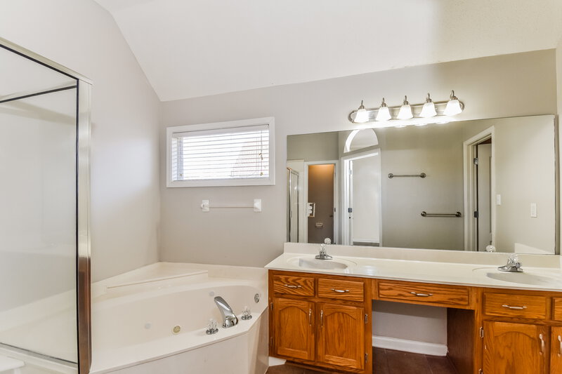 2,385/Mo, 10607 Dexter Cv Olive Branch, MS 38654 Main Bathroom View