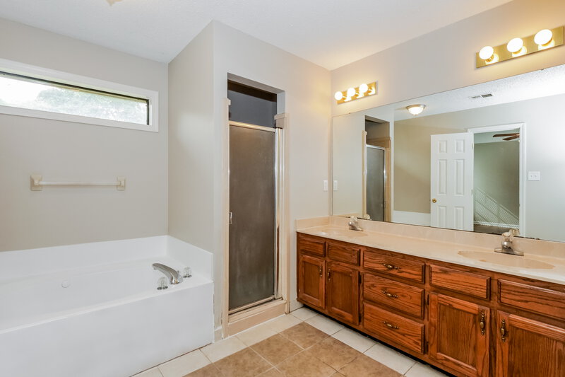 1,740/Mo, 6869 Quailfield Ln Bartlett, TN 38135 Main Bathroom View