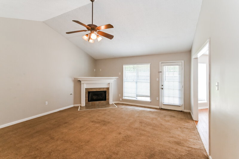 1,890/Mo, 1935 Cresent Ln Southaven, MS 38671 Living Room View 2