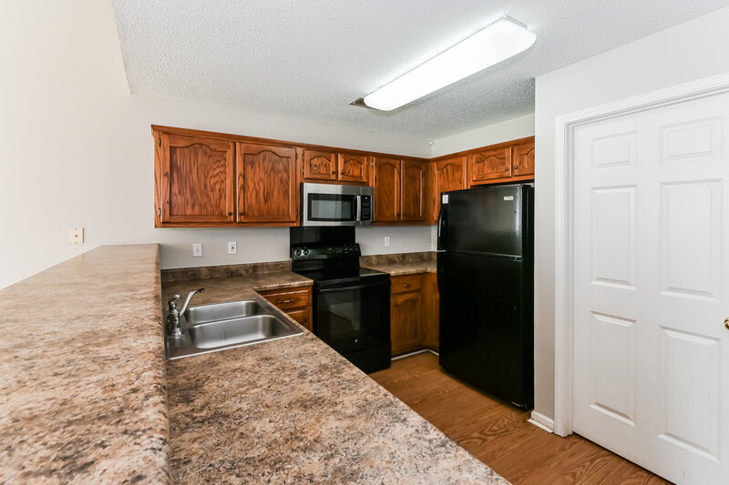 1,890/Mo, 1935 Cresent Ln Southaven, MS 38671 Kitchen View