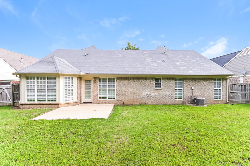 1,890/Mo, 1935 Cresent Ln Southaven, MS 38671 Rear View