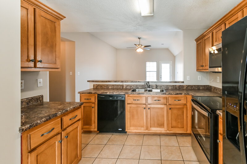1,880/Mo, 9908 Tremont Dr Olive Branch, MS 38654 Kitchen View 3