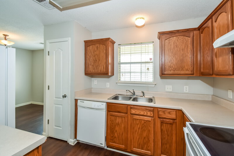 1,900/Mo, 9760 Riggin Dr Arlington, TN 38002 Kitchen View 2