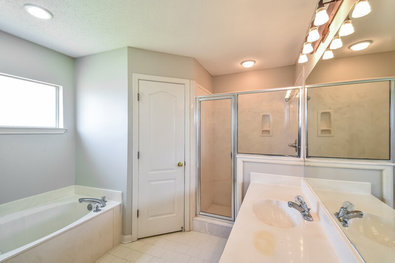 1,900/Mo, 9760 Riggin Dr Arlington, TN 38002 Main Bathroom View