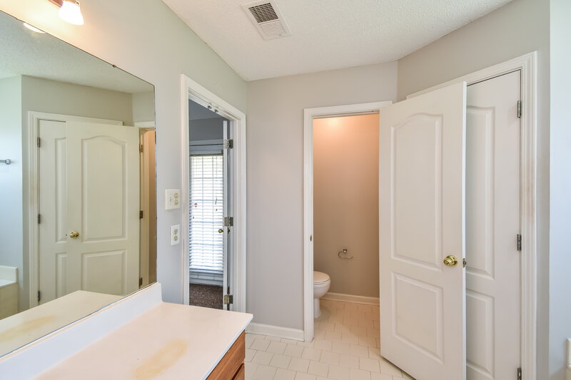 1,900/Mo, 9760 Riggin Dr Arlington, TN 38002 Main Bathroom View 2