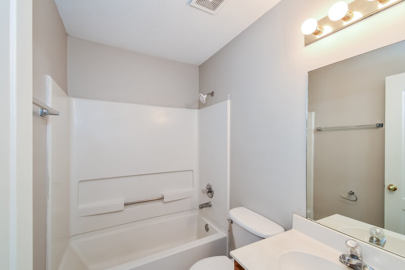 1,900/Mo, 9760 Riggin Dr Arlington, TN 38002 Bathroom View