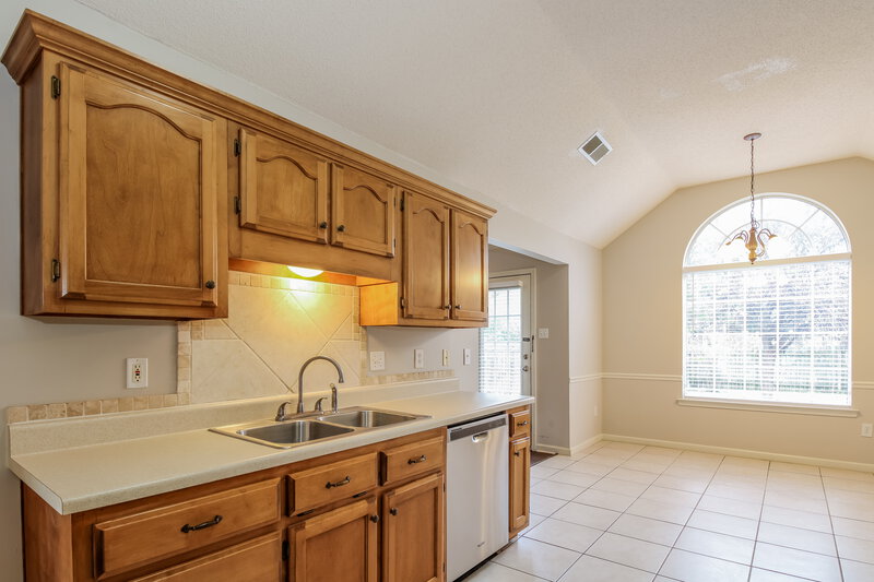 2,105/Mo, 195 Lakewood Dr Oakland, TN 38060 Kitchen View
