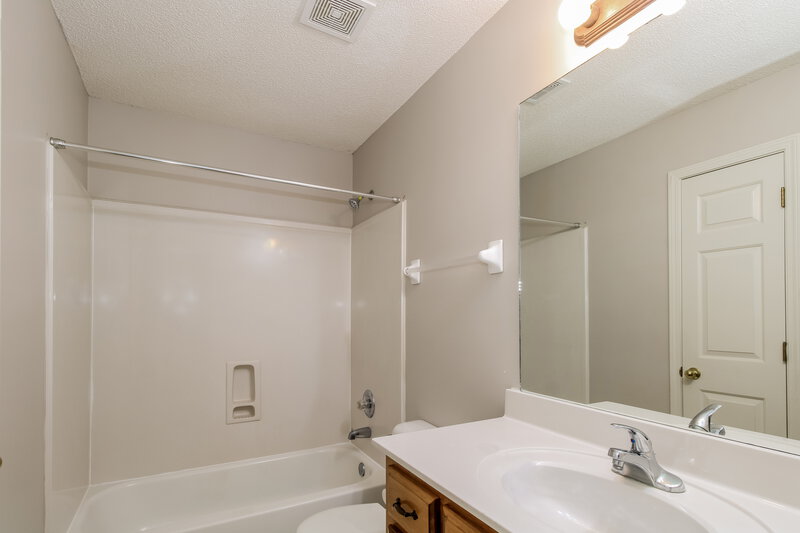 2,105/Mo, 195 Lakewood Dr Oakland, TN 38060 Bathroom View