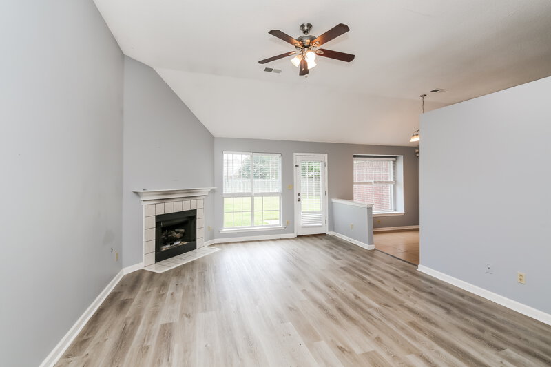 2,400/Mo, 11203 Cashmere Wood Dr Arlington, TN 38002 Living Room View 2